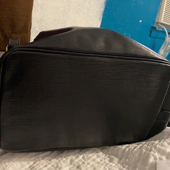 Authentic Louis Vuitton Neo Epi GM - Picture 9 of 9